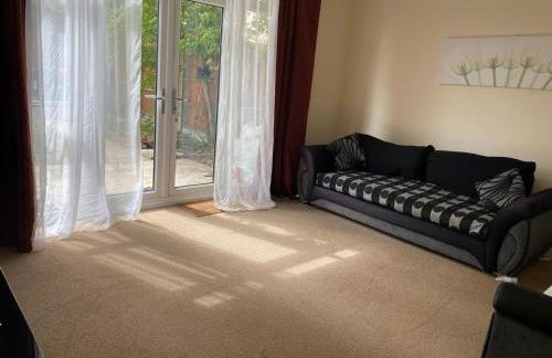 Langham Lake House Milton Keynes - ideal for couples, solo travellers, families - Foto 8