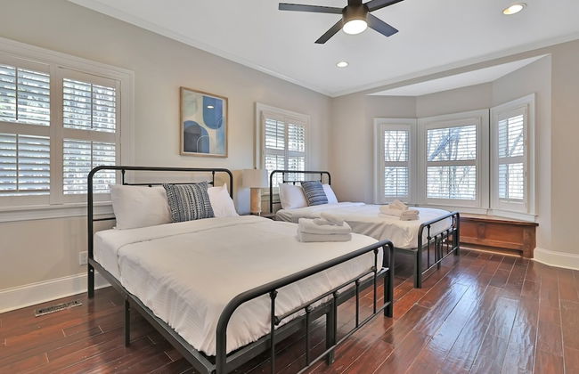 7BR Lakefront Haven Pool Hot Tub Gated 4acres - Foto 38