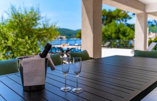 Seafront Villa Serenita - Photo 7