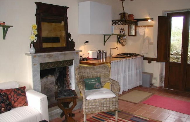 Adorable Tuscan Cottage With Beautiful Garden Just Outside Lucca, Sleeps 2 - Foto 1
