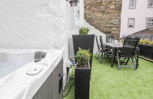 Bank Chambers in Bowness with Hot Tub and Lake Access - Photo 9