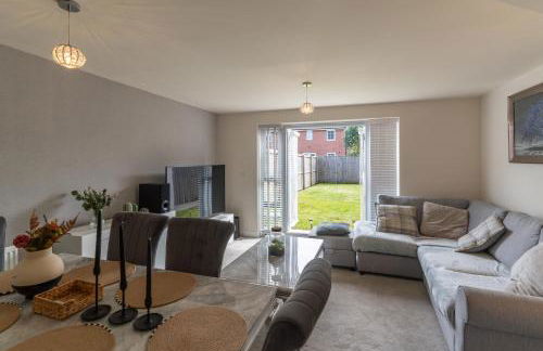 Walk to Liverpool Airport - Luxury Stay with EV Charge - Fast WiFi - Foto 2