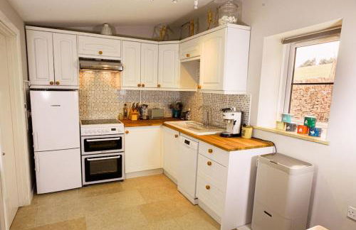 The Organic Cotswolds Cowshed - Photo 9