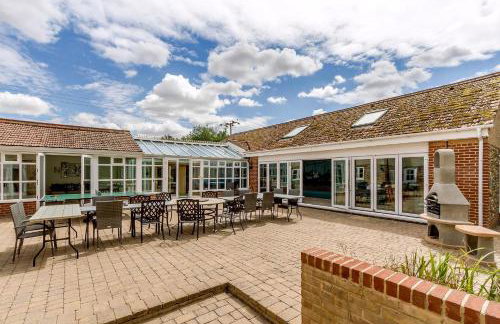 Cottage In Norfolk Sleeps 23 - Private Pool, Fishing Lake, Hot Tub Ref 99008Sc - Foto 13