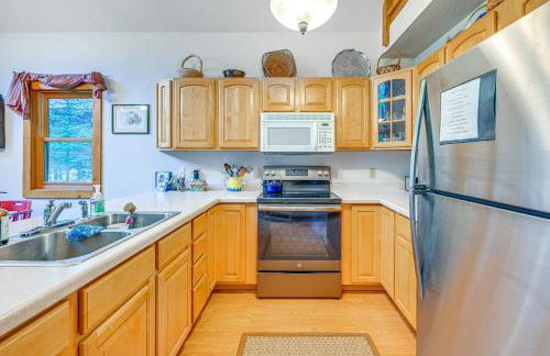 Peaceful White Sand Lake House with Dock and Deck! - Foto 9