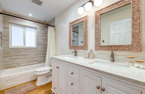 Location, Location! Stylish Home in Palm Beach! - Photo 22