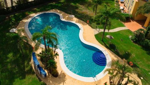 Coastal apartment, with swimming pools and close to the beach, in the tourist Bahia de Marbella - Photo 2