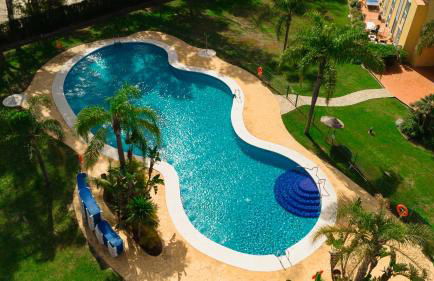 Coastal apartment, with swimming pools and close to the beach, in the tourist Bahia de Marbella - Photo 2