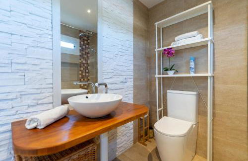 Moderno estudio y piscina a 50 metros de la playa - Photo 12