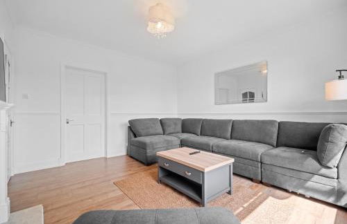 Whiteside 3 Bedroom Apartment - Bathgate - Photo 3