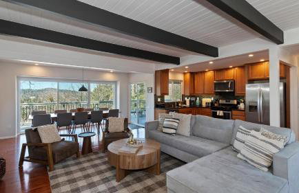 4 Bdr Modern Lake House Retreat with Stunning Views - Foto 1