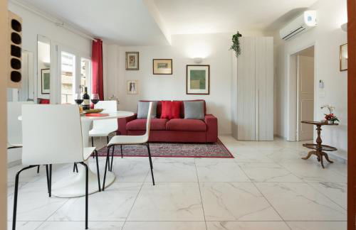 Avelli Pia Fourth Floor with 2 Bathrooms - Florence Charming Apartments - Delightful and bright 4rd-floor apartment without elevator, overlooking one of Florence's most beautiful squares, Exceptionally located for exploring the city - Foto 39
