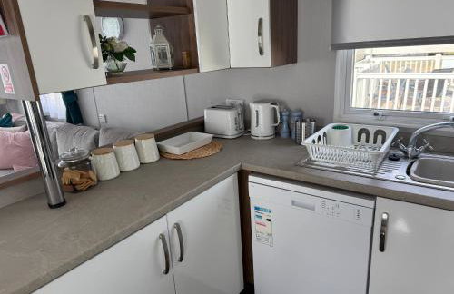 LuxeHaven at Tattershall Lakes Park with Hot Tub - Foto 51