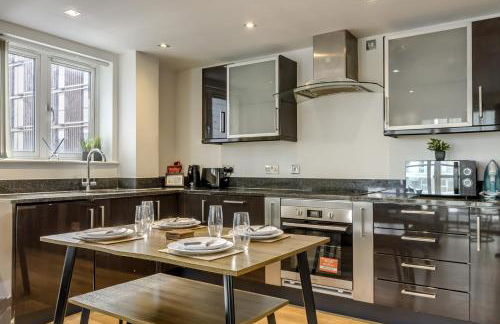 Luxury 2 Bed 2 Bath Canary Wharf Apartment with Balcony - Foto 9