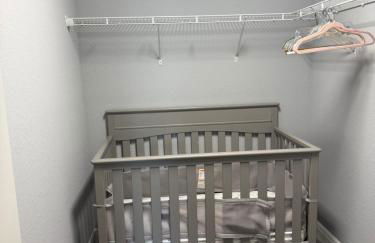 COZY home with fenced patio - Foto 32