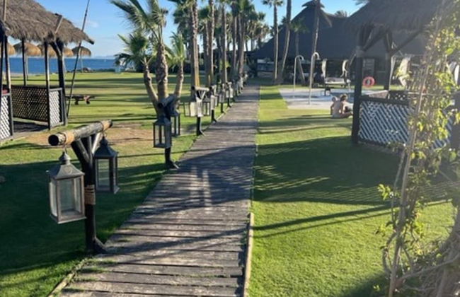 Luxury Villa in Perfect Location With sea Views - Foto 9