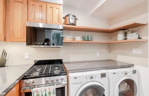 Charming Victorian Oasis with an Elegant and Spacious Haven - Foto 58