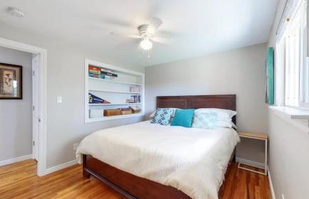 Charming four bedroom home with large yard and plenty of room for family - Foto 14