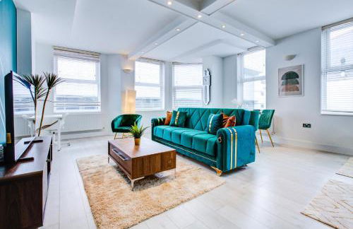 Stylish 1 Bedroom Apartment, High St. Sutton, Free Parking - Foto 1