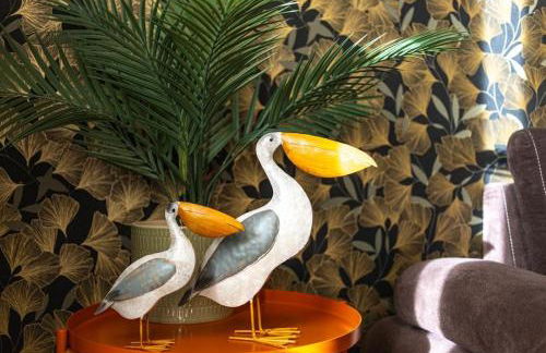 The Golden Pelican - Photo 1