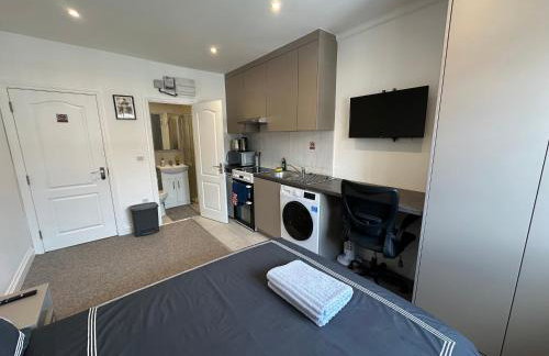 Bright Modern, Private Apartment,15 Mins To Central London - Photo 4
