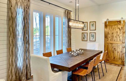 Luxe Lakefront Getaway with Porch and Water View! - Foto 9