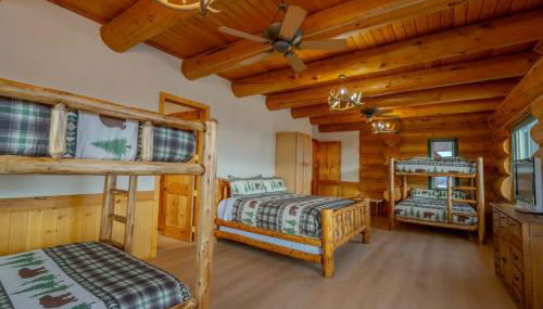 FoxHill Family Lodge Retreat with views from all sides and Hike over a hundred forty acres - Foto 2