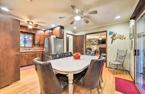 Charming Lakefront Home with Grill and Fire Pit! - Foto 12