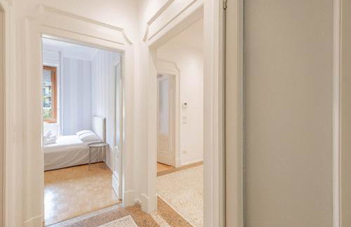 Velvet & Marble - Stylish Luxury City Center Apartment - Photo 9