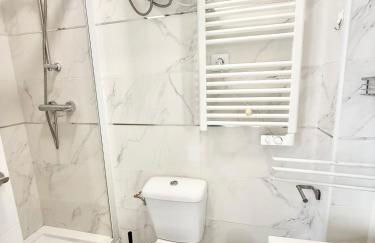 Metro Avenida de América 11 AMCH Hospedaje - Photo 14