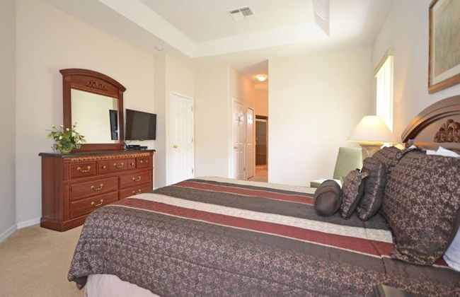 Corvina Villa 5 Bedroom Home by RedAwning - Photo 3