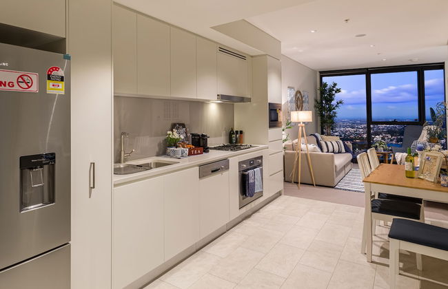 Hamptons Retreat on Level 77 Skytower - Photo 11