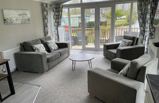 Beautiful and Tranquil Lakeside Lodge - Sleeps 5 - Foto 15