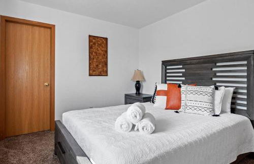 Stylish 5 BR- LG Fenced Backyard and Playground - Foto 27