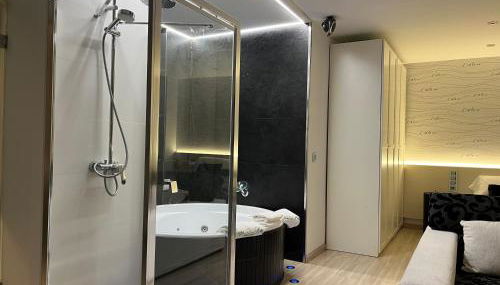 Black and White Suitte "Marques" - Foto 3