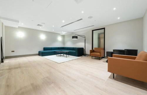 Luxury Apartment - West Wimbledon with Cinema & Game Room, Gym, Parking - Foto 25