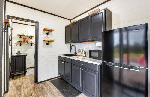 Remote Strawn Container Home with Hot Tub! - Foto 8