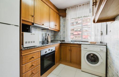 Piscina, terraza, espaciosa y buena energía - Photo 2