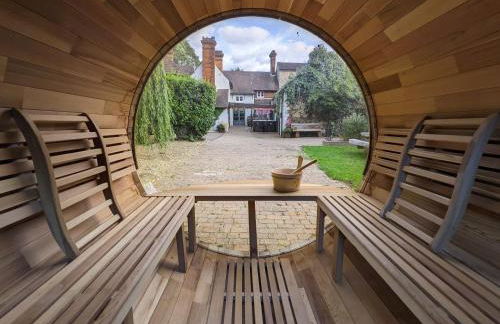 A historic Pub with a modern twist - The Greyhound - Foto 1