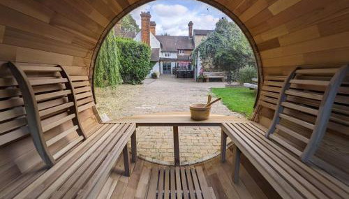 A historic Pub with a modern twist - The Greyhound - Foto 1