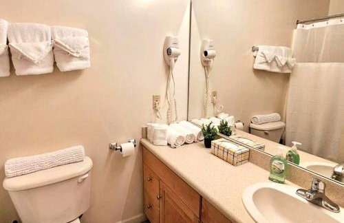 Spacious Loft with Fireplace - near CSU, Playhouse, Progressive field, R&R Hall of Fame with Gym & Sauna and Sleeps 12 - Foto 6