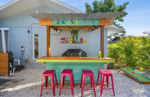 Luxury heated-pool home blocks from the beach - Foto 6