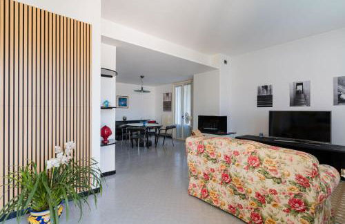 Intera casa ad uso esclusivo con 3 camere 2 bagni giardino wifi parcheggio lavatrice microonde barbecue macchina caffè - Foto 2