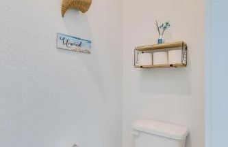 Stylish 4BR Family Home with Game Room and Backyard - Foto 3