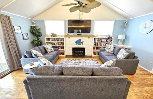 Oceanfront Beach Cottage - Pool, Yard, Private Beach Access, Sleeps 12 - Foto 21