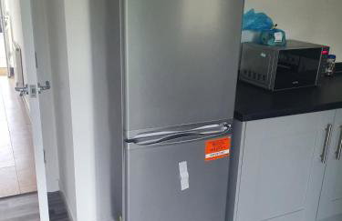 4 Bedroom Home Tameside Greater Manchester Sleeps 8 - Foto 7