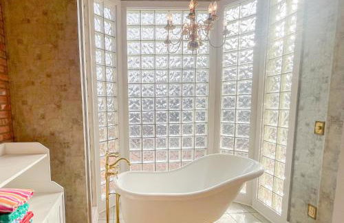 Charming School House with Large Pool - Foto 21