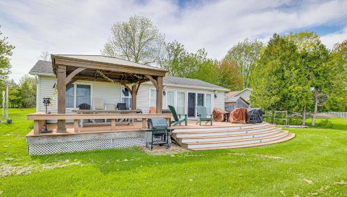 Lake Champlain Family Retreat with Deck and Yard - Foto 2