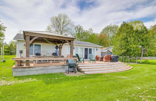 Lake Champlain Family Retreat with Deck and Yard - Foto 2