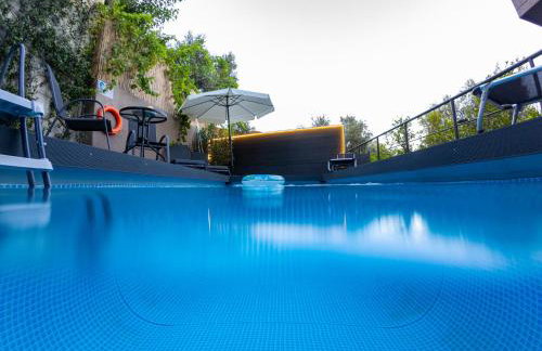 Blissful Residence with Pool by 8essentially - Foto 13